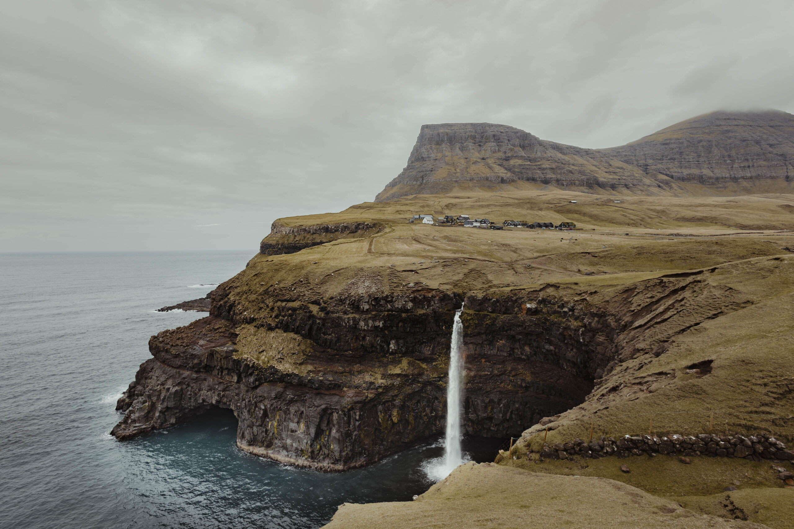 10postcard_faroe_missroofless