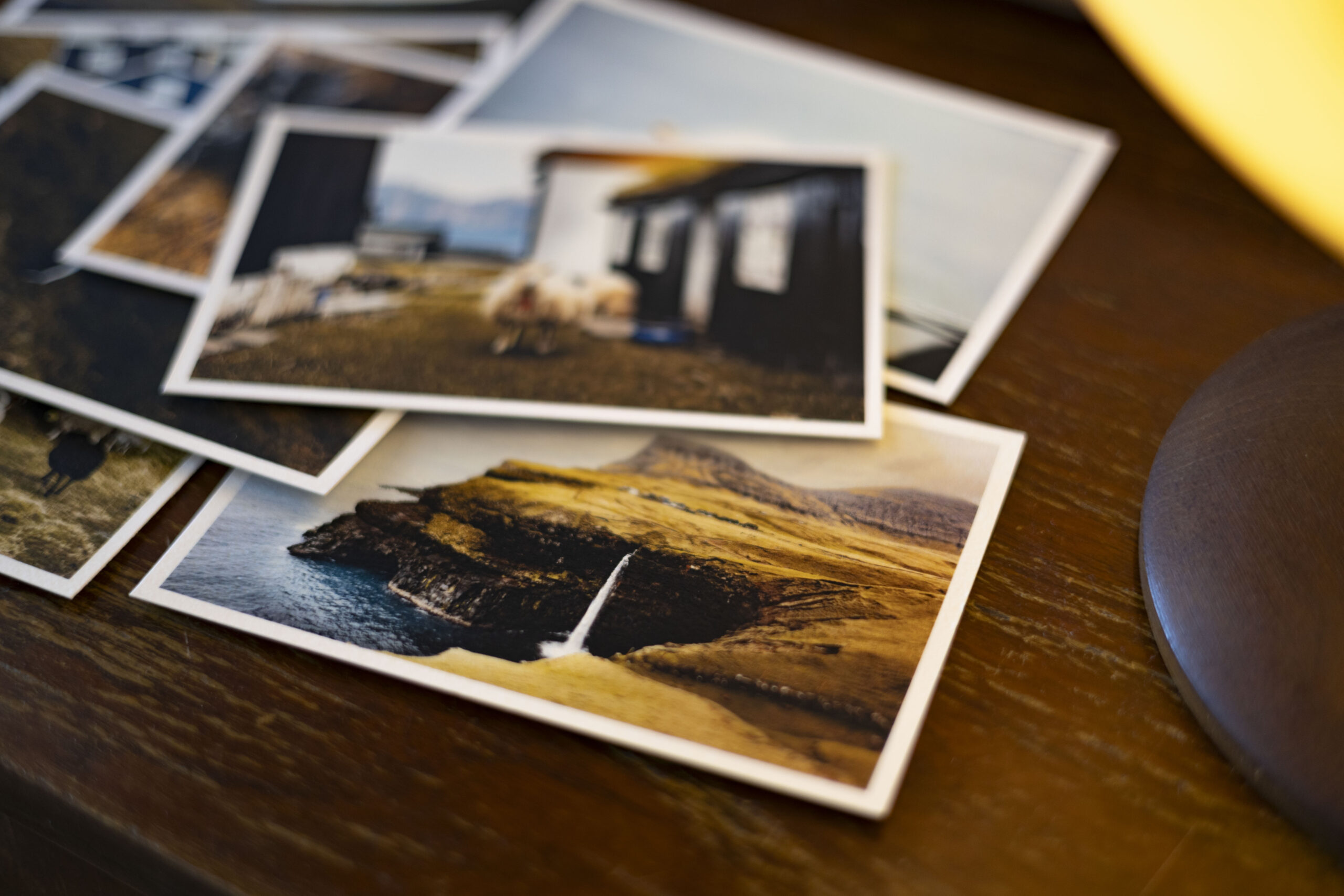 2postcard_faroe_missroofless