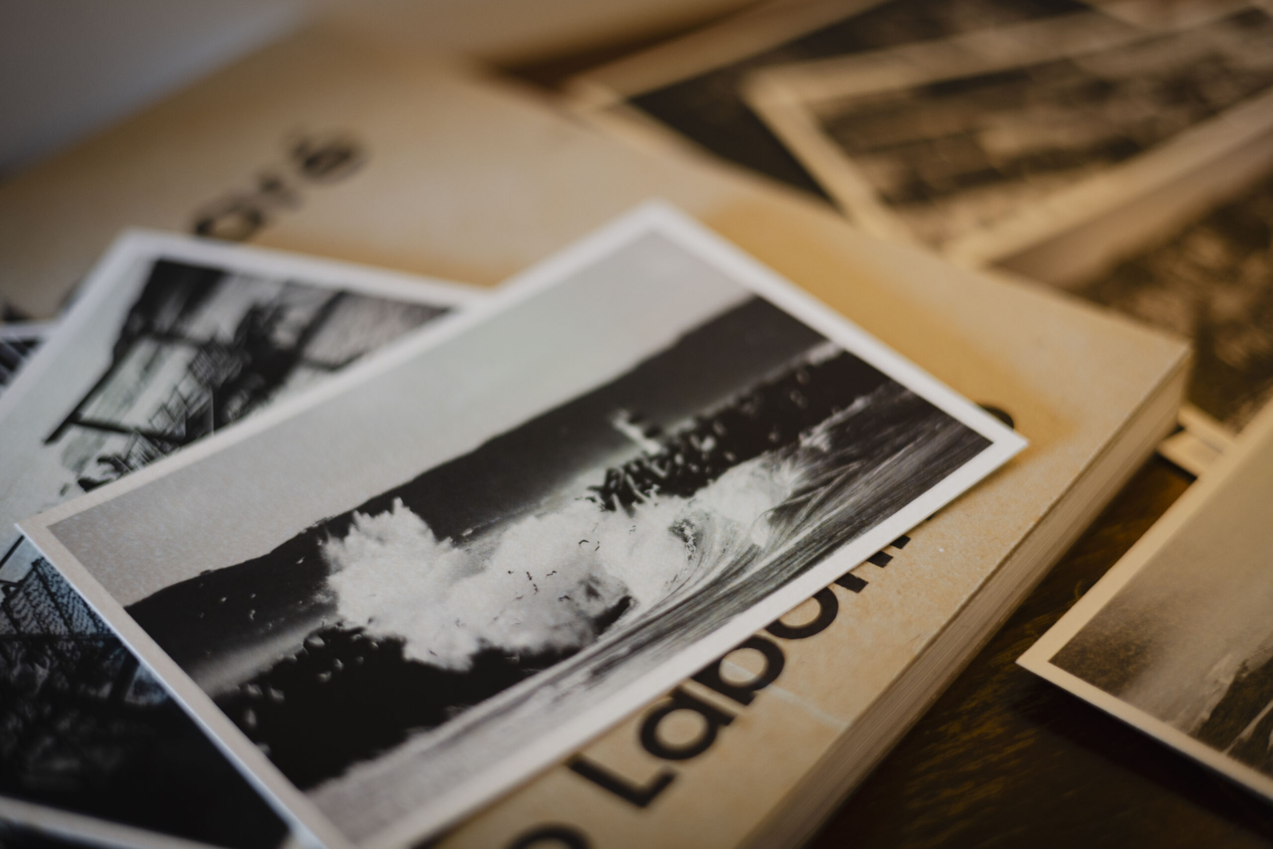 12nazare_postcards_missroofless