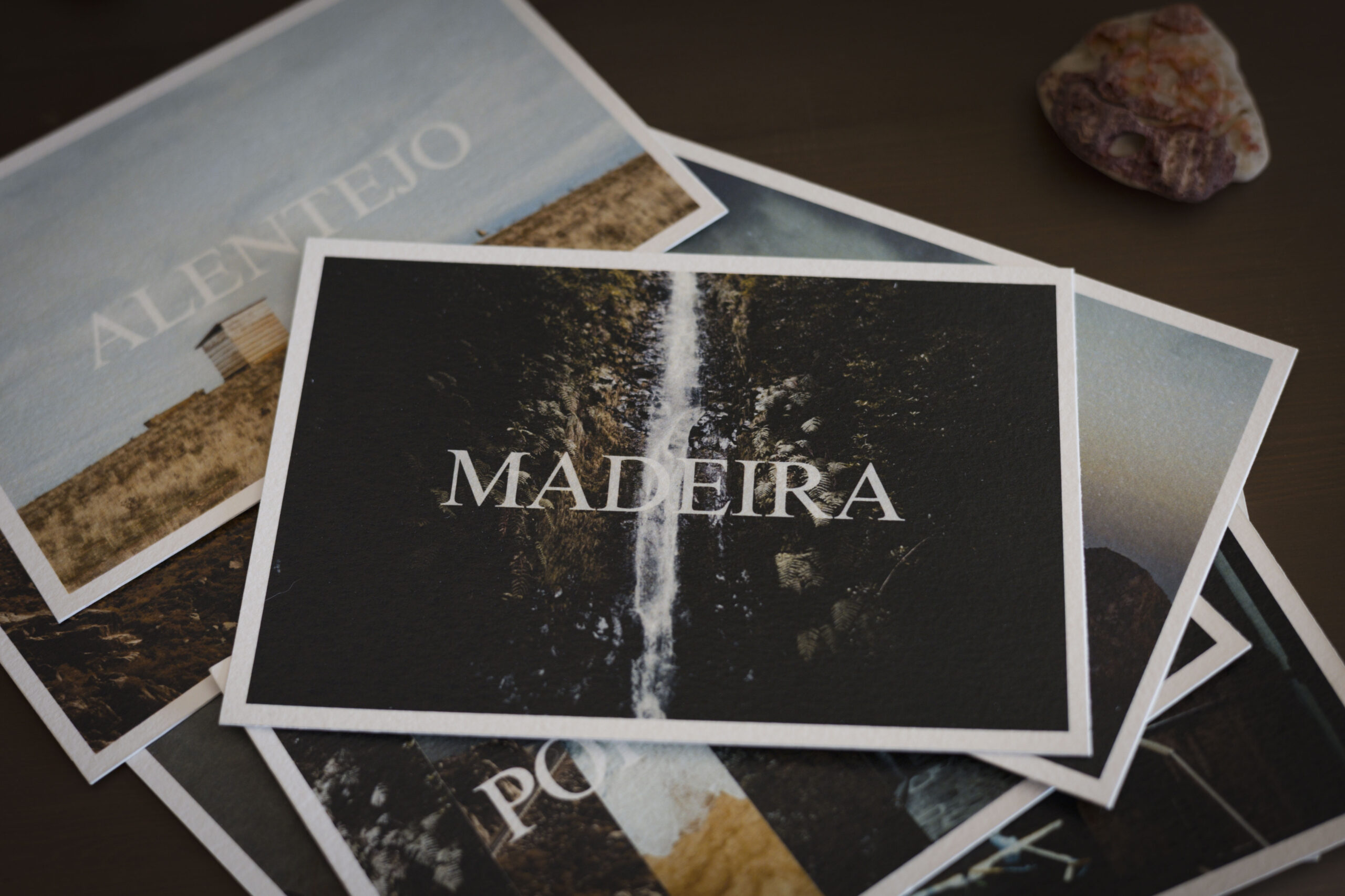 2postcards_portugal_missroofless