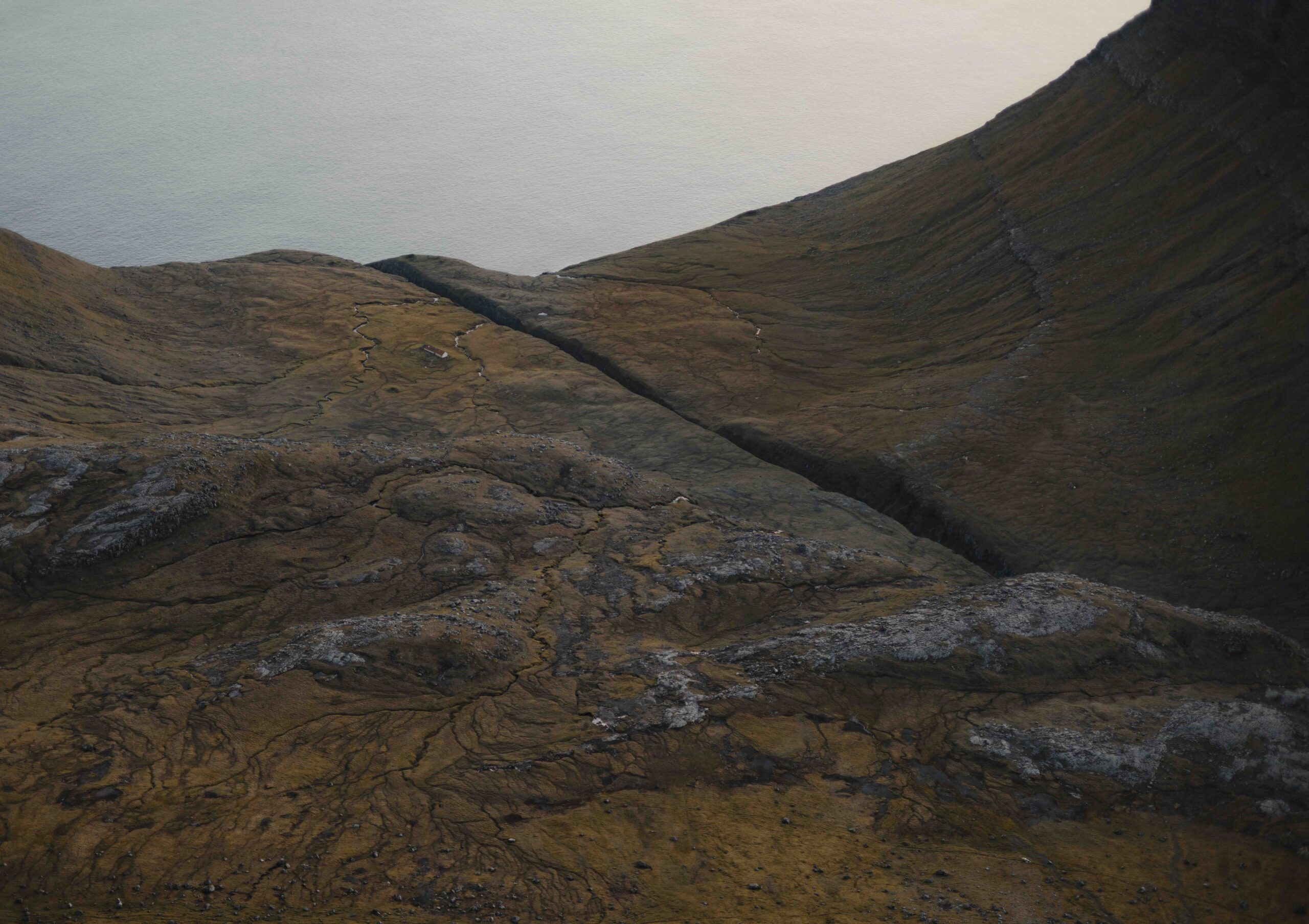 13postcard_faroe_missroofless